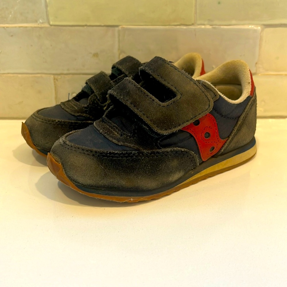 Easy to wear boys sneakers